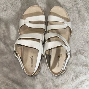 Baretraps Women’s Sandals Size 9 White And Preowned